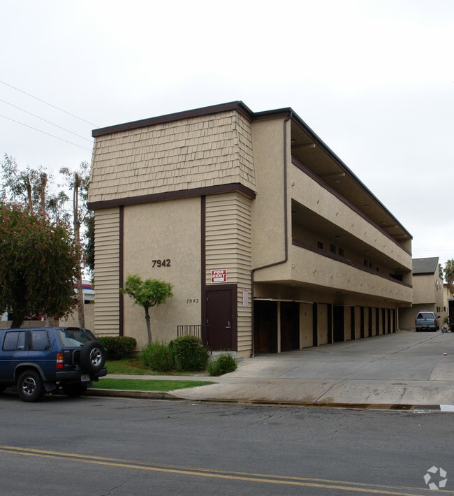 Building Photo - Stark Drive Apartments