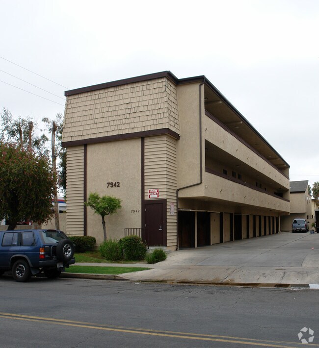 Foto del edificio - Stark Drive Apartments