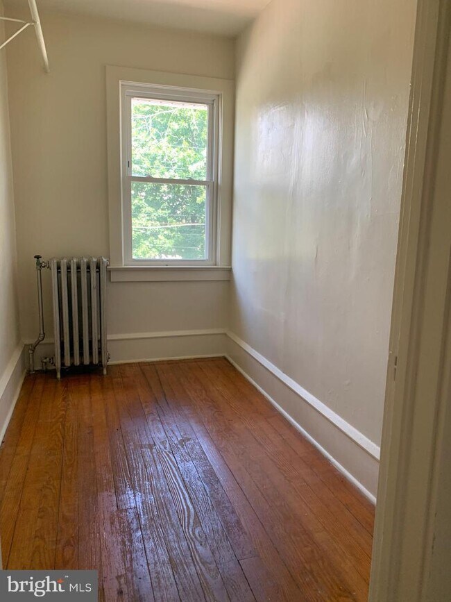 422424 Victoria St, Glassboro, NJ 08028 Room for Rent in Glassboro