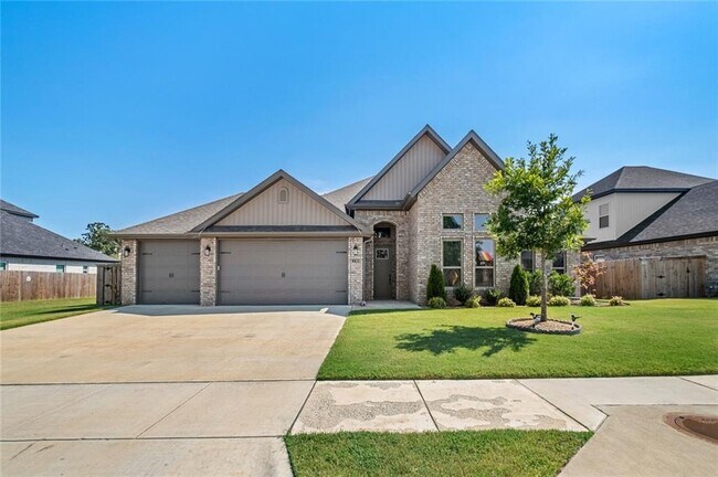 Building Photo - 230 Bequette Ln