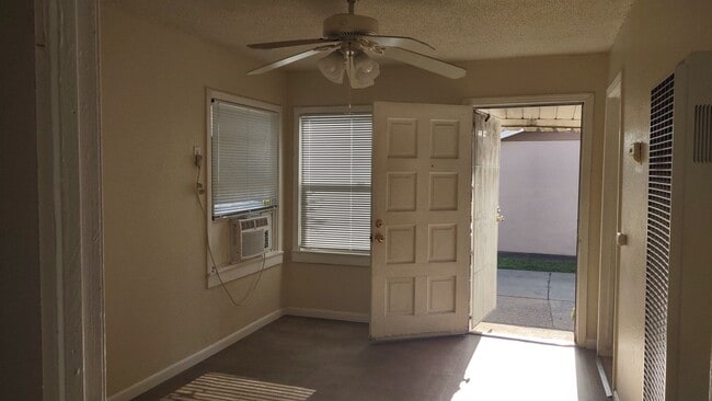 Building Photo - 6838 18th Ave