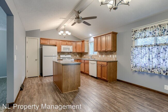 Building Photo - 4 br, 3 bath House - 13007 Margo St.