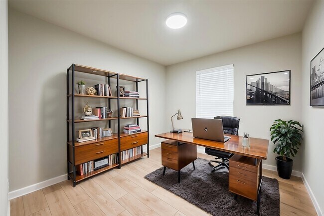 Foto del edificio - 946 Olive Dr