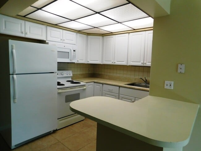 Building Photo - 2664 St Joseph Dr