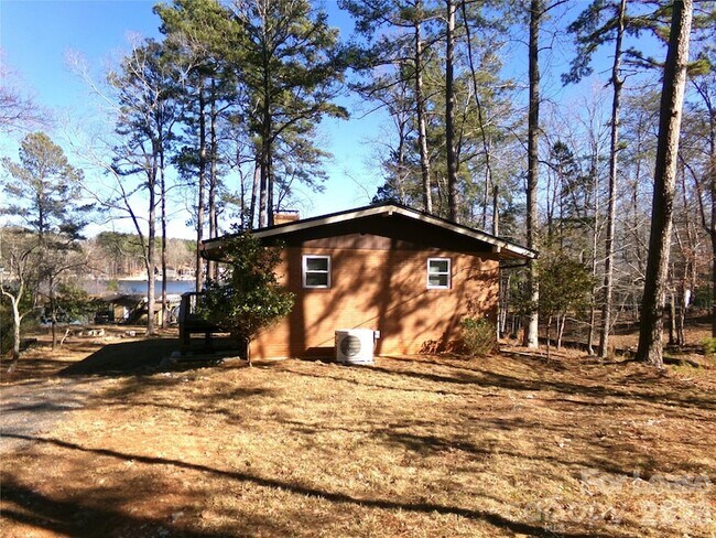 Foto del edificio - 869 Emerald Shores Rd