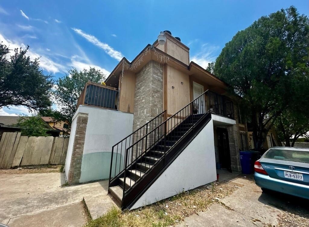 Primary Photo - 412 Gale St