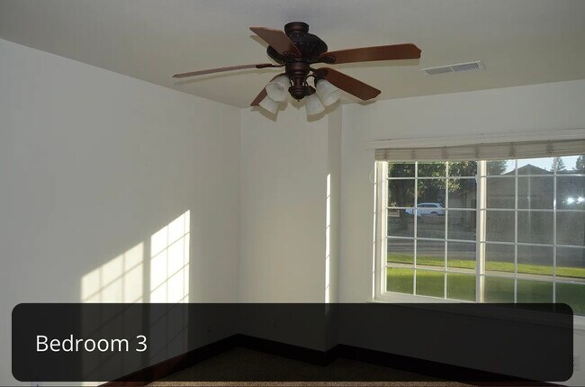 Foto del edificio - 1016 E Quincy Ave