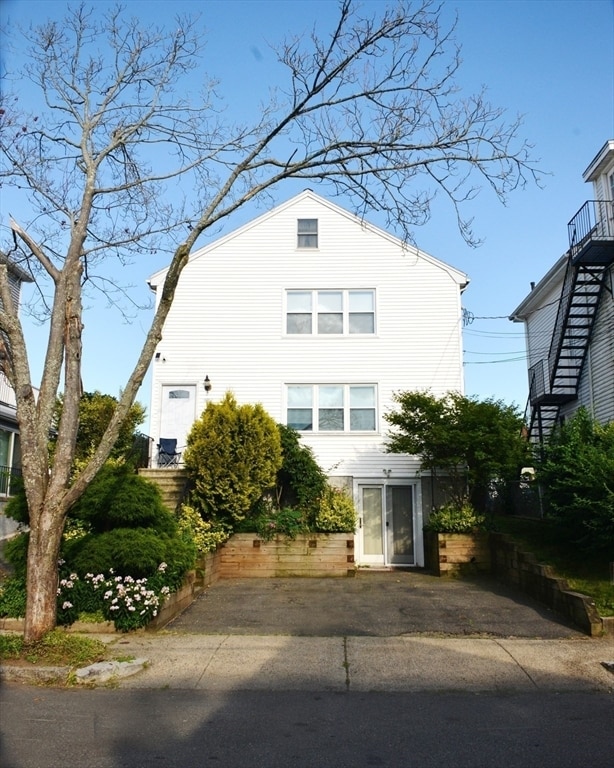 Building Photo - 61 Tracey St