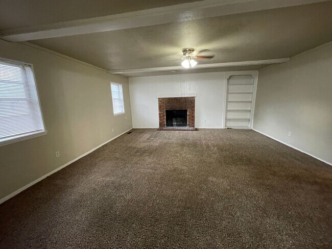 Foto del edificio - 3 bed 3 bath 2 story duplex Close to dinin...