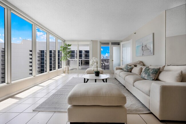 Building Photo - 1717 N Bayshore Dr