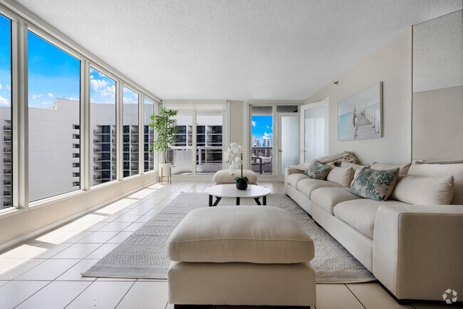Building Photo - 1717 N Bayshore Dr