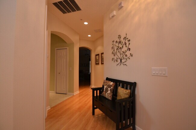Building Photo - Gorgeous 3/2.5 Townhome w/ 2-Car Garage ~ ...