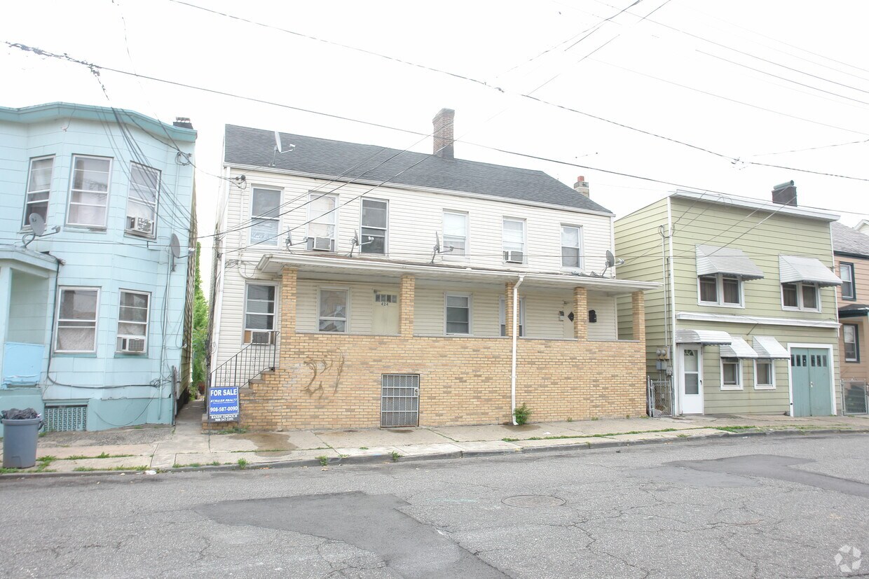 Primary Photo - 422-424 Mechanic St