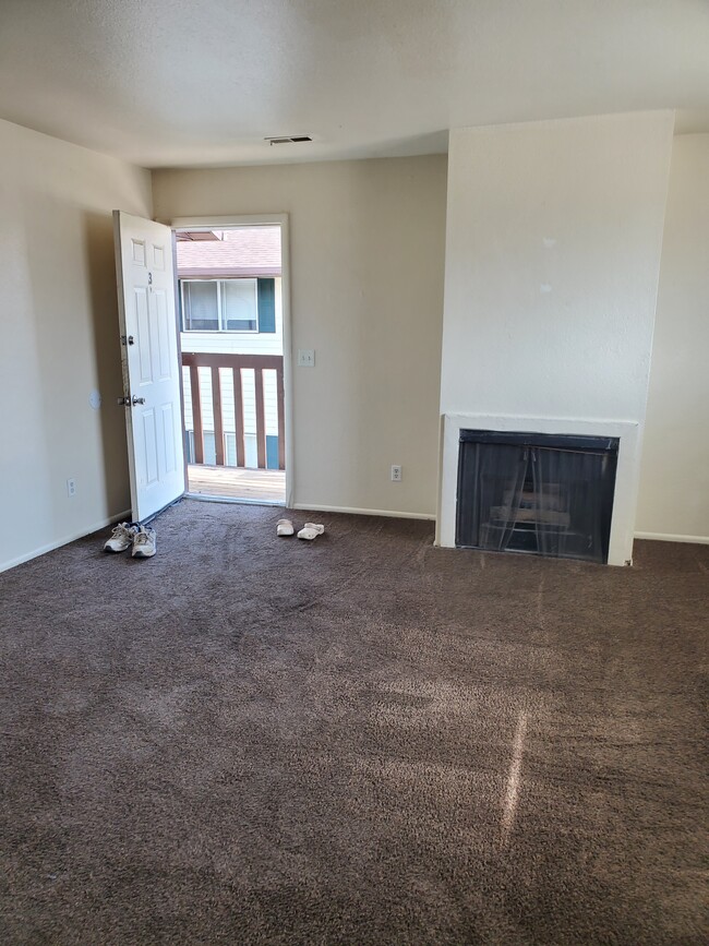 Living room - 180 S 180 E