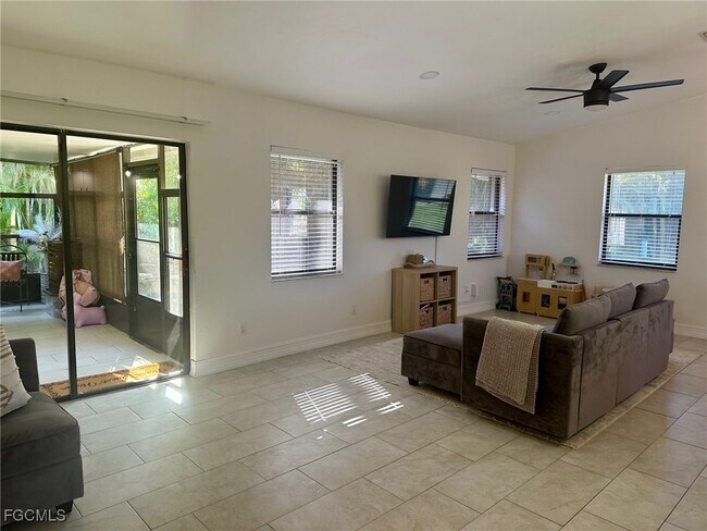 Foto del edificio - 4266 Island Cir