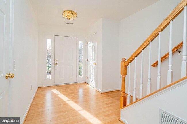 Building Photo - 2507 James Maury Dr