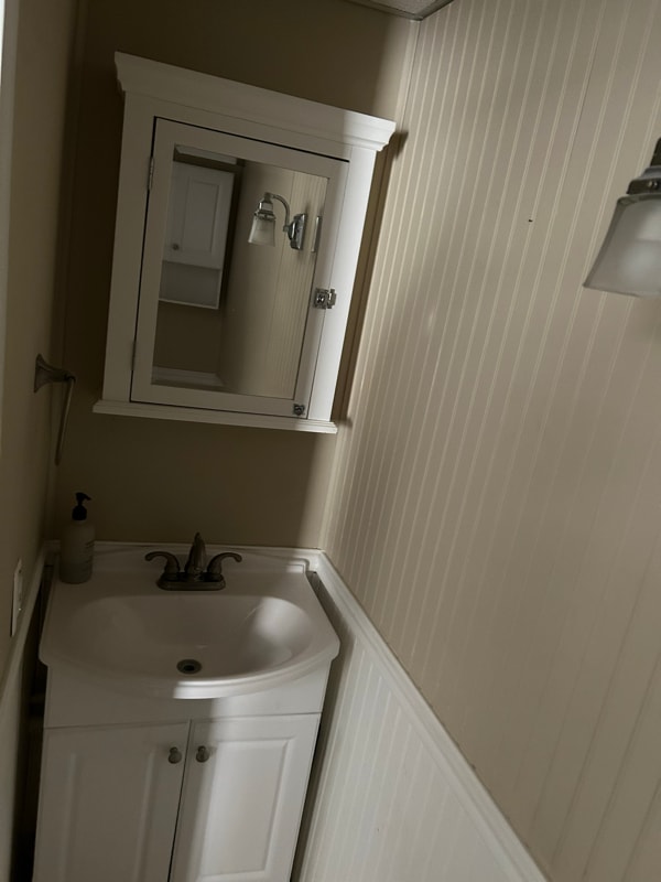 Building Photo - 349 Naubuc Ave