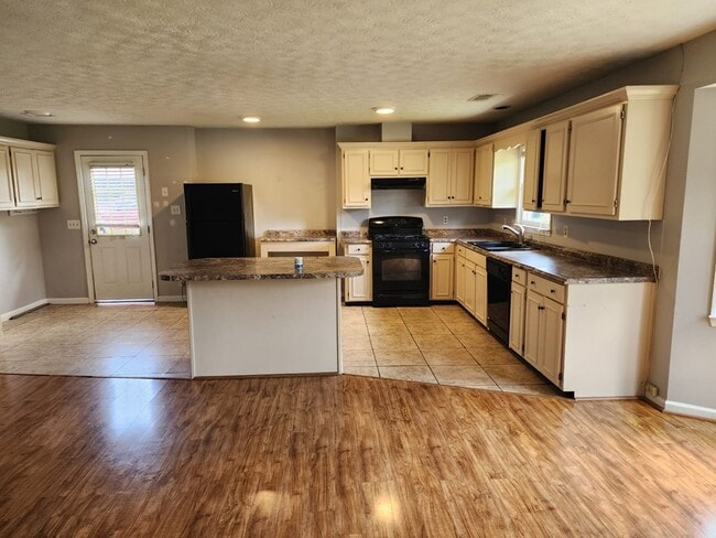 Building Photo - 946 Elysium Dr