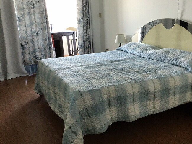 Dormitorio - 700 Mirror Ter NW