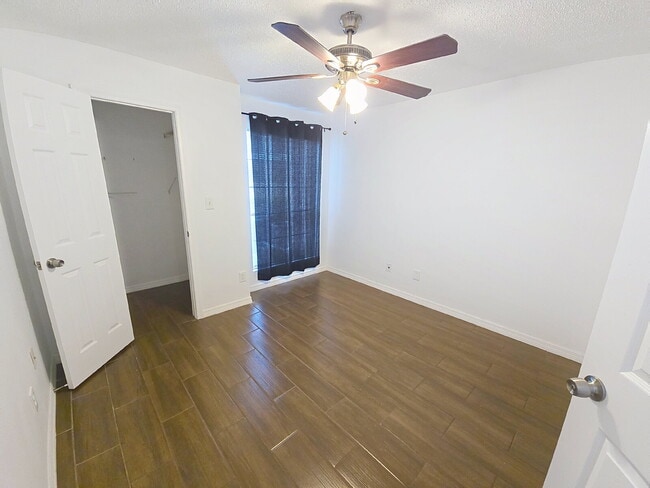 Foto del edificio - 8617 Fancy Finch Dr