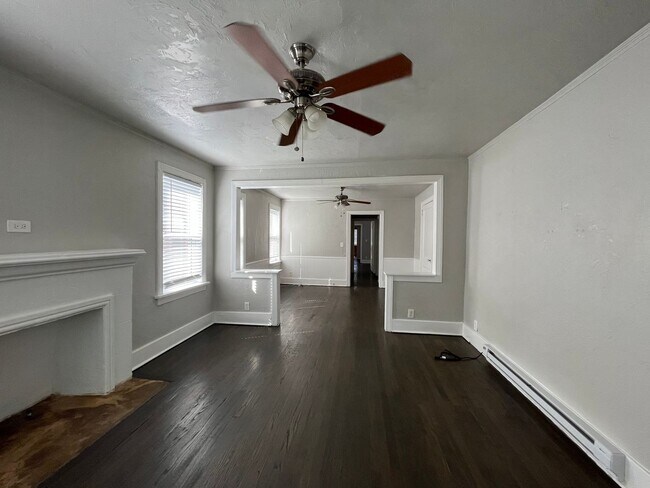 Building Photo - Exquisite 1 Bedroom Brownstone Apartment J...