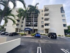 Building Photo - 2715 Tigertail Ave