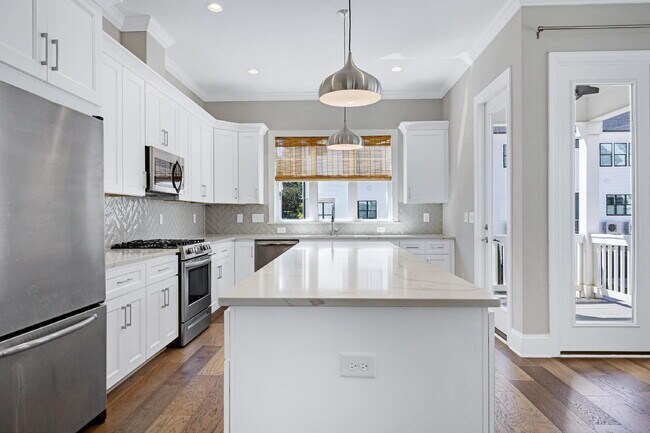 Building Photo - 4909 Madone Dr