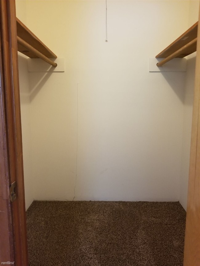 Building Photo - 1 br, 1 bath Apartment - Carolyn Apartments