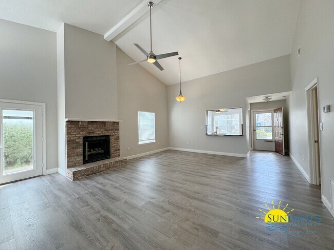 Building Photo - 417 Village Ct NW