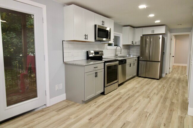 Building Photo - 38 Alsada Dr