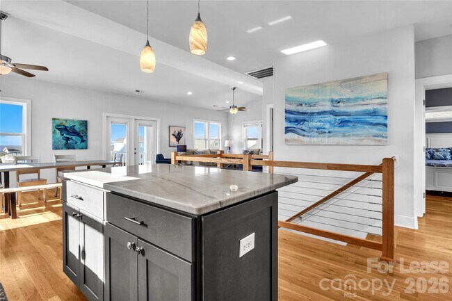 Foto del edificio - 1708 W Dolphin Dr