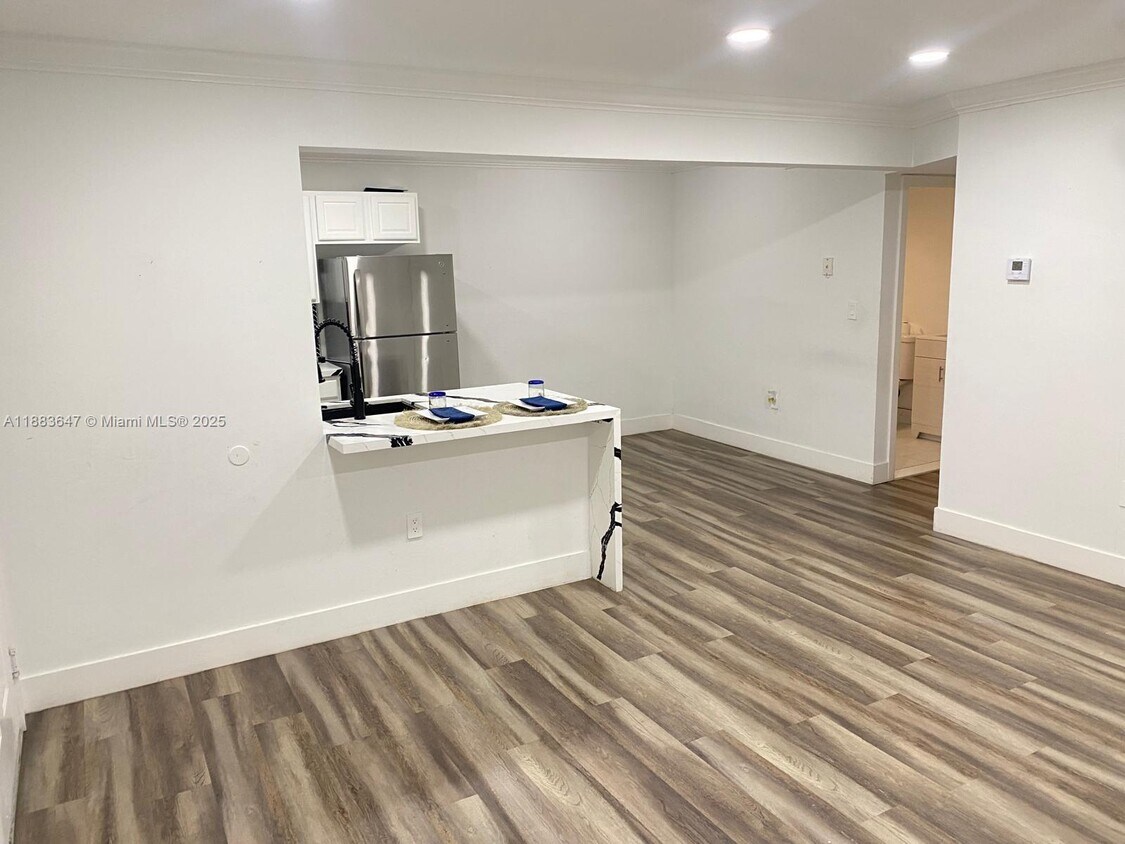Foto principal - 300 Palm Cir W