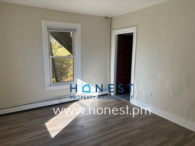 Building Photo - 7 Drummond St