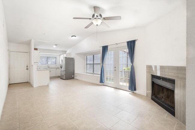 Building Photo - 4003 Sunrise Creek Dr