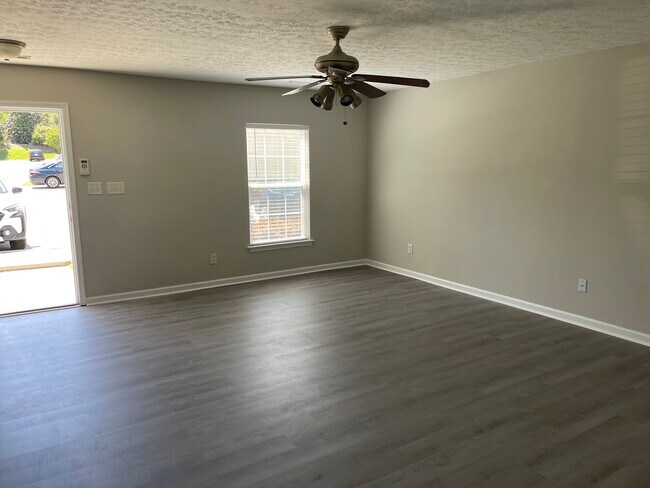 Building Photo - 2024 Grassy Banks Dr