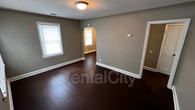 Foto del edificio - 3732 Hazelwood Ave