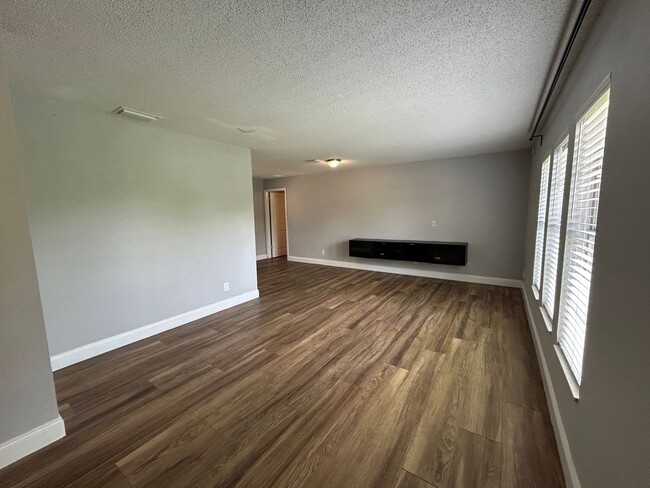 Foto del edificio - Renovated 3 Bedroom, 2 Bath Home!