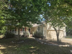 Building Photo - 105 Bloomingfield Dr
