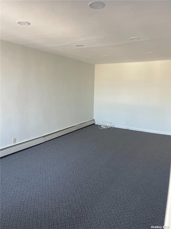 Building Photo - 84-30 Little Neck Pkwy