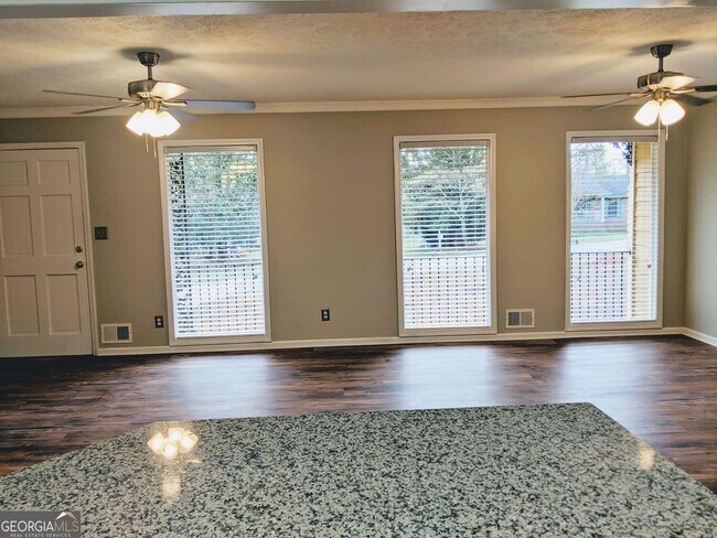Building Photo - 6096 Shallow Creek Ln