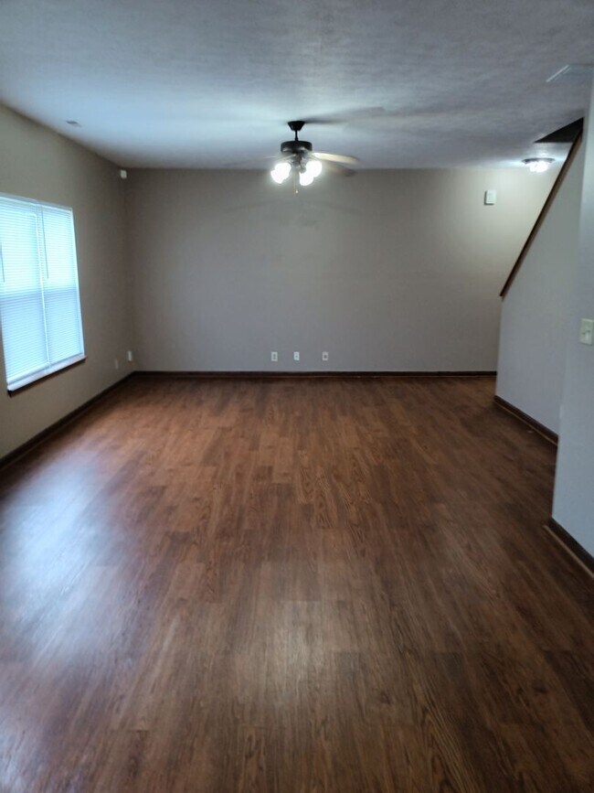 Foto del edificio - 3282 Hopkins Dr