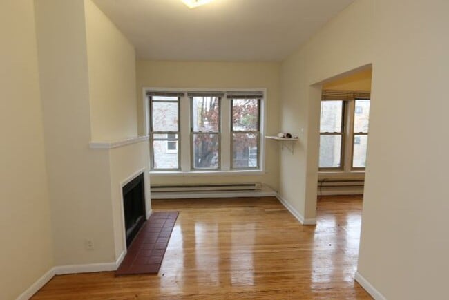 Building Photo - 644 W Barry Ave