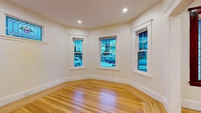 Building Photo - 147 Langdon Ave
