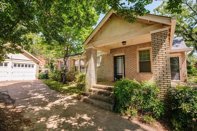 Building Photo - Yellow Bungalow in Hillcrest