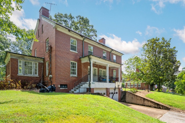 Building Photo - 512 N Thomas Rd