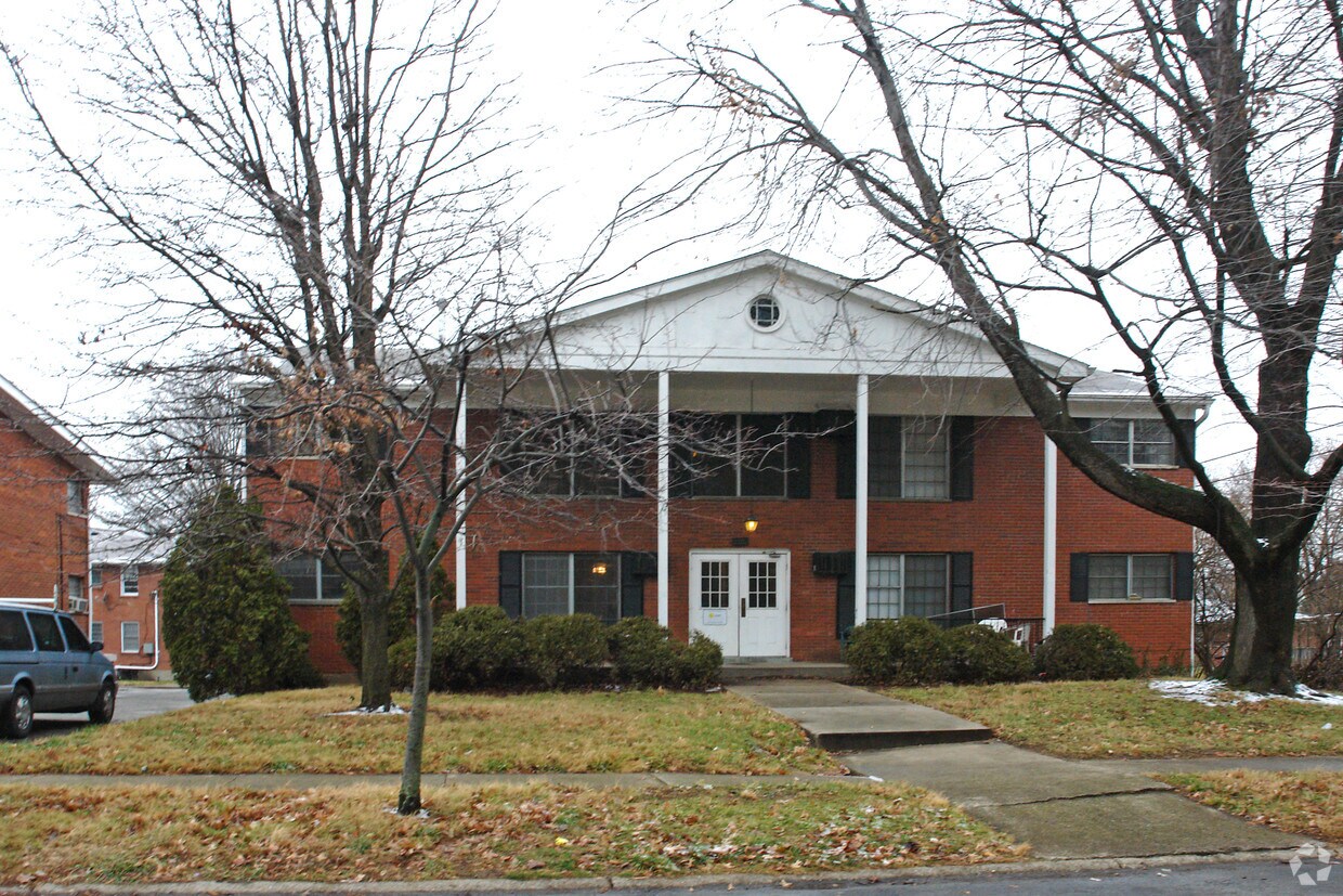Foto del edificio - 2301 Heather Ln