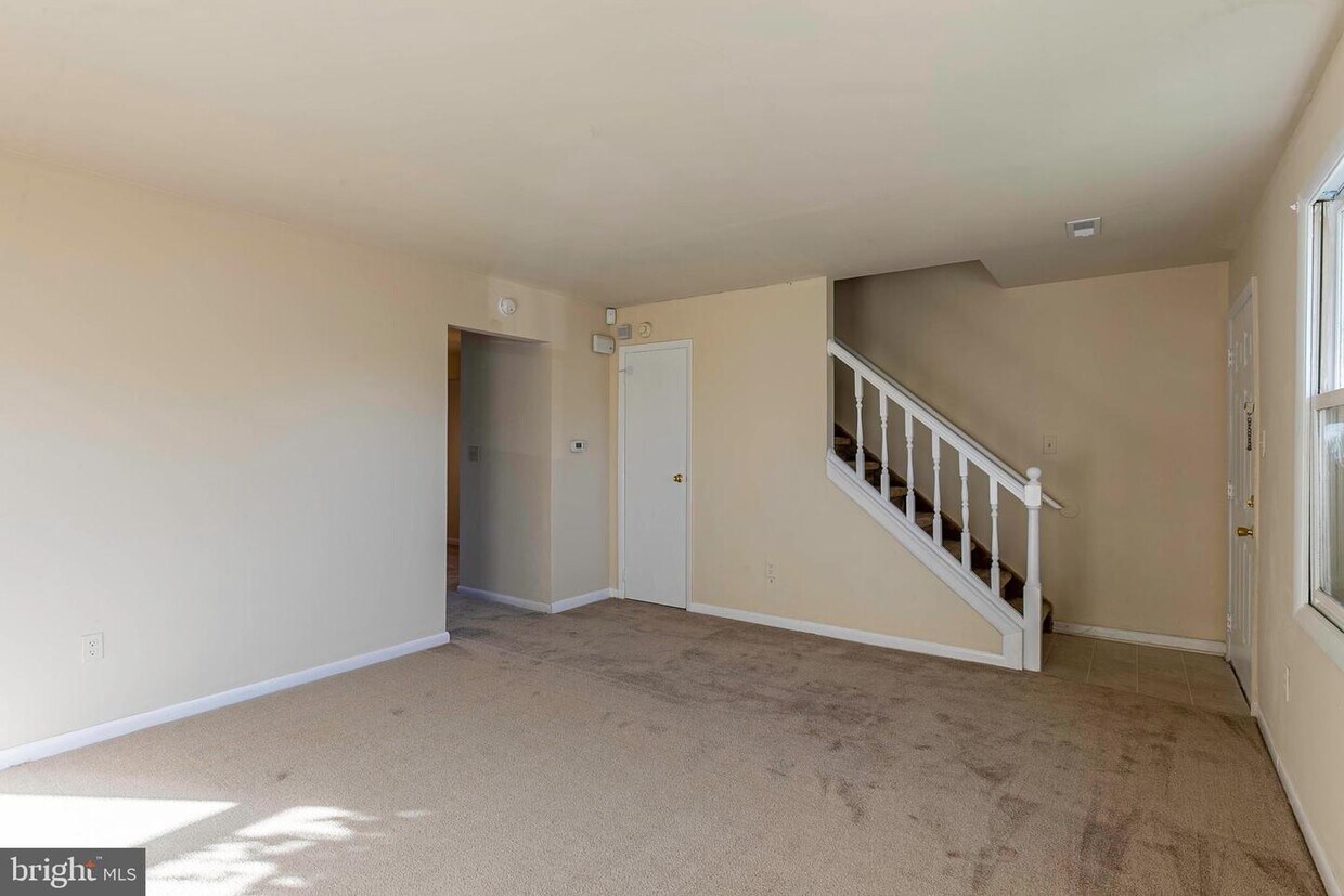 Primary Photo - 5201 Magnolia Pl