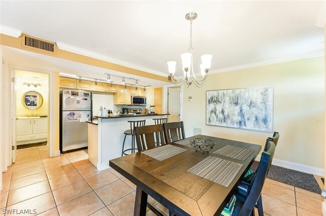 Building Photo - 200 Palm Dr