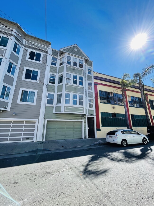 Building Photo - 83 Albion St