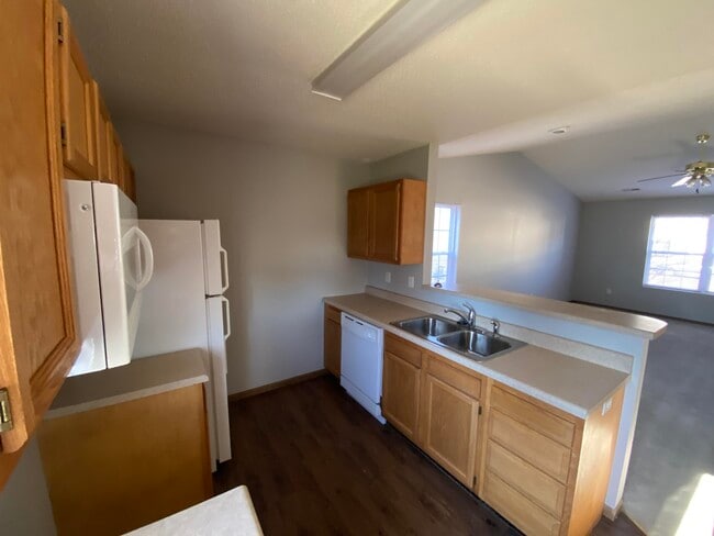 Building Photo - 2122 Old Plank Village Dr